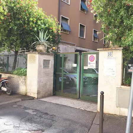 Domus 20 * רומא